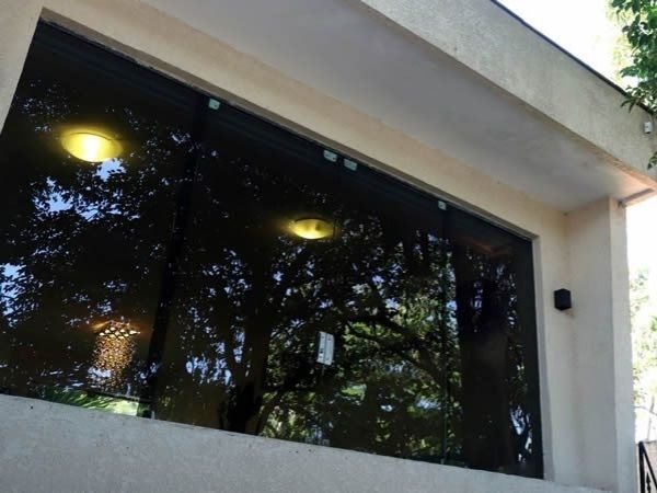 Aplicação profissional de película de proteção solar