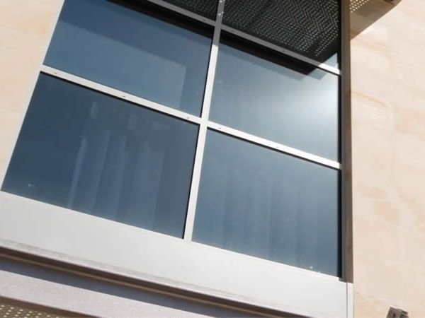 Aplicação profissional de película de proteção solar