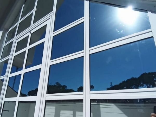 Aplicação de película espelhada em Ilha do Boi, Vitória